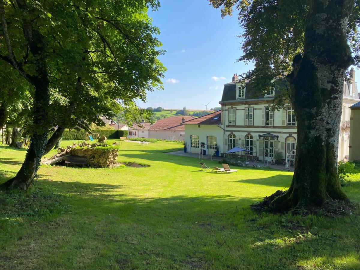 Le Chateau De Monthureux Le Sec Esterno foto